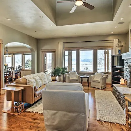 Upscale Bozeman Home On The Prairie!